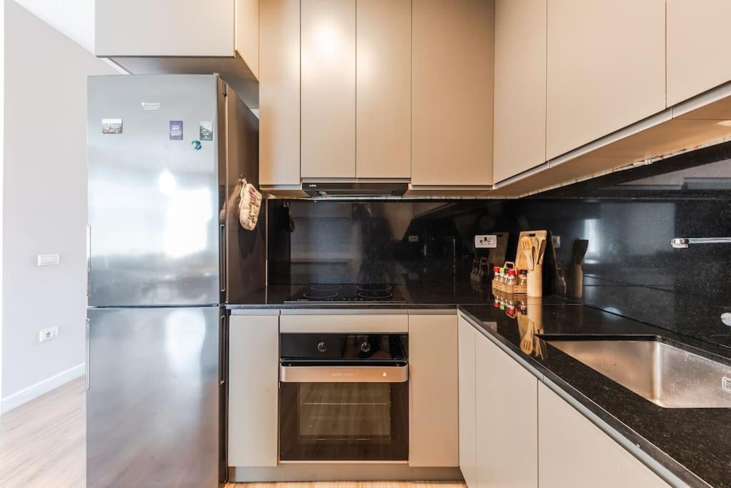 2-br Close To Radio Roger That Shkodër